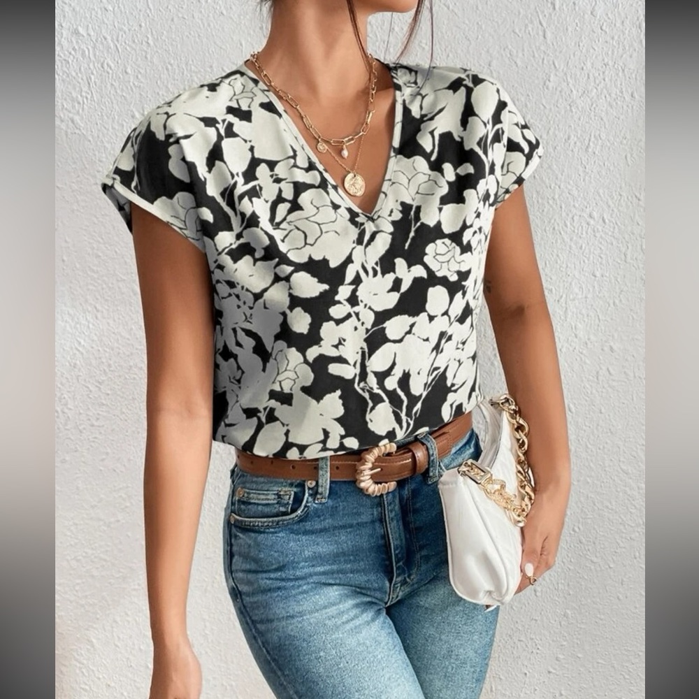 Floral Print V-Neck Blouse
